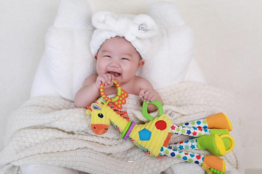 靖江三个月宝宝正确抱姿 靖江三个月宝宝正确抱姿